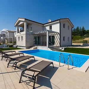 Villa Villas, Diminići